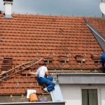 Смолянин заставил управляющую компанию отремонтировать крышу многоквартирного дома