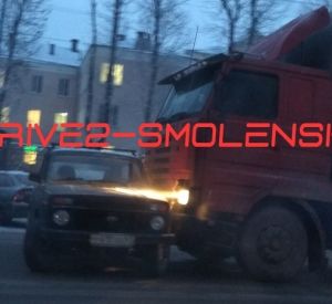 В областном центре "поцеловлись" Нива и грузовой автомобиль