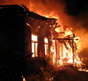 В страшном пожаре под Смоленском погиб 45-летний мужчина