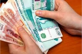 Сообщники сговорились похитить у смолянки больше 700 000 рублей