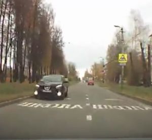 Автоледи в Смоленске разъезжала по «встречке» (видео)