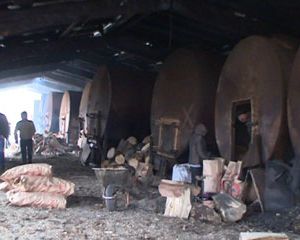 В Духовщинском районе полицейские закрыли подпольное производство древесного угля для мангалов