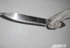 В Вязьме знакомый ранил ножом местную жительницу