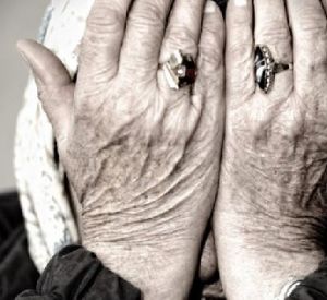 85-летнюю женщину «лже-газовщицы» оставили без сбережений