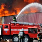 Пожар в Сафоново уничтожил коморку сторожа предприятия