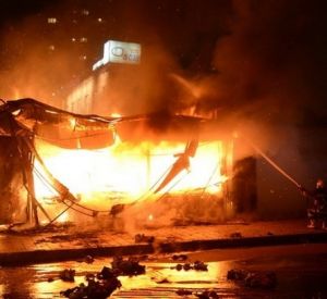 Видео: Ночью в Смоленске сгорело бистро
