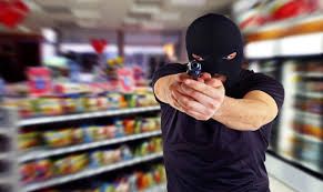 Неадекватный мужчина хотел застрелить сотрудника супермаркета