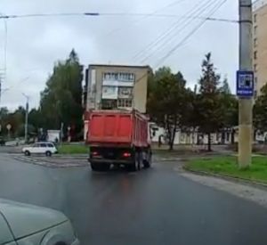 Момент аварии на проспекте Строителей попал на видео