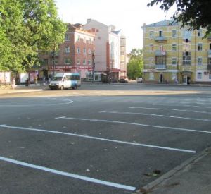 В центре Смоленска сделали парковку для двух десятков машин
