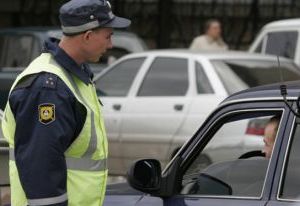 В Смоленске штрафуют автомобилистов с грязными номерами