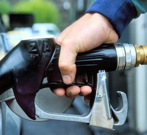 В Смоленске на заправках «Роснефть» повысились цены на бензин