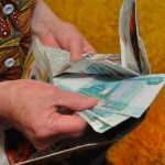 Смоленская пенсионерка перевела мошенникам 100 тысяч рублей