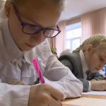 В Смоленске родители могут подать заявление на зачисление ребенка в школу через Госуслуги