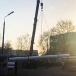 В Смоленске началась установка аттракциона «Колесо обозрения» (видео)