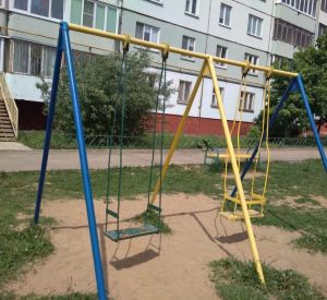 В Смоленске ребенок травмировался на детской площадке