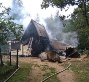 Неисправность проводки привела к пожару в дачном доме (фото)