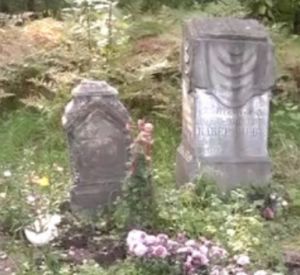 Жители Смоленской области рассказали о кладбище во дворе своего дома