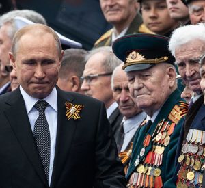 Путин объявил о переносе парада Победы