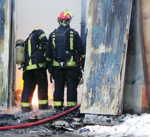 В сгоревшем доме спасатели обнаружили тело мужчины