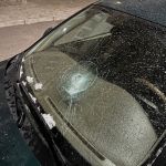 В Смоленске хулиганы разгромили автомобиль на парковке
