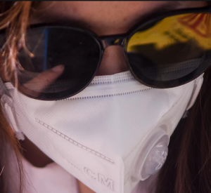 Россияне будут носить медицинские маски осенью