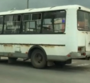 Видео: В Смоленске на ходу загорелся автобус с пассажирами