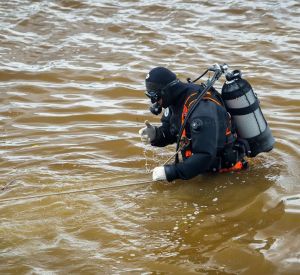 В Смоленской области из реки подняли тело 40-летнего мужчины