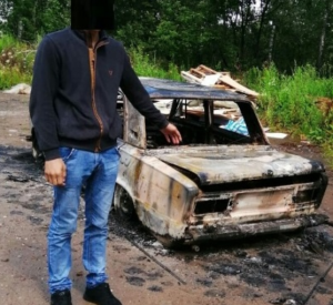 В Смоленской области рецидивисты сожгли машину автоледи