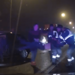 В аварии под Рославлем пассажира без сознания зажало в горящем автомобиле. Автоинспекторы спасли ему жизнь (видео)
