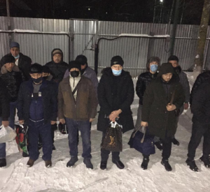 Нелегальные мигранты на двух машинах уходили от погони в Смоленской области