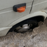 Житель Смоленской области добился возмещения ущерба за "убитое" колесо (фото)