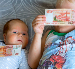 В Государственной думе одобрили продление выплаты на детей в размере 10 тысяч рублей