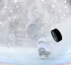 В Смоленске хоккейная школа получила новое оборудование на 26 миллионов рублей