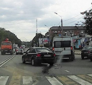 Момент жесткой аварии на пешеходной "зебре" попал на видео