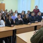 Видео: В Смоленске участник СВО провел урок мужества в своей бывшей школе