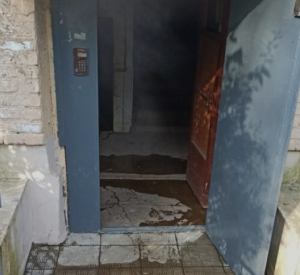 Подъезд жилого дома в Смоленске затопило кипятком (видео)