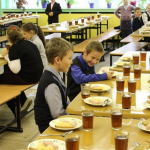 Эксперты проверили качество питания в российских школах