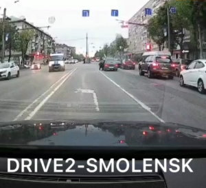 Видео: В центре Смоленска загорелась машина