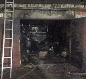 Под Смоленском мужина спалил собственный гараж, ремонтируя мопед