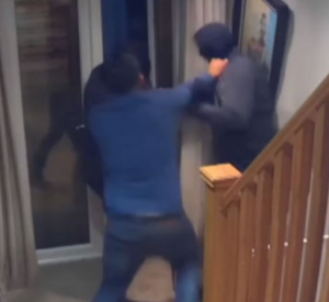Смоленского бизнесмена ограбили в собственном доме двое молодчиков