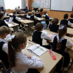Российские школьники будут учиться летом?