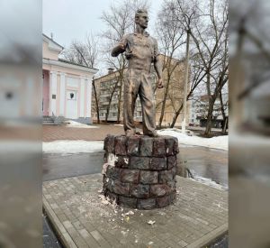 В Смоленской области хулиганы атаковали памятник шахтёру