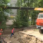 Видео: На улице Раевского разрыли свежеуложенный асфальт