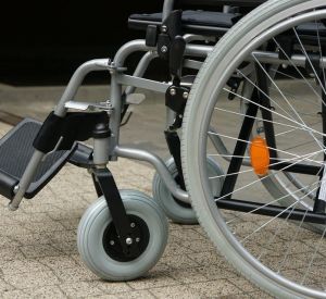 Смоленскую администрацию через суд обязали установить подъемник для ребенка-инвалида