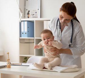 В Смоленске медики теперь выявляют опасные наследственные болезни у новорожденных