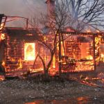 В Смоленской области продолжают гореть дома