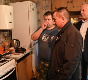 Под Смоленском многодетной семье установили газовую плиту