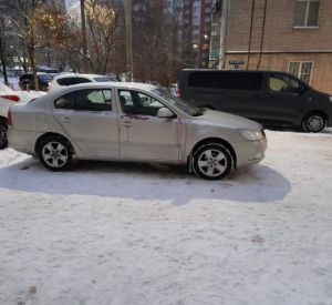 В Смоленске вандалы испортили припаркованный автомобиль