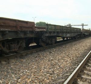 Видео: Смоляне жалуются на жизнь за железнодорожным переездом