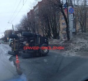 В Смоленске утром произошла авария-"перевертыш". Момент ДТП попал на видео